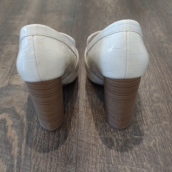 JustFab cream block heels, gold chain and snake skin detailing - Women's 6.5 - Picture 8 of 12